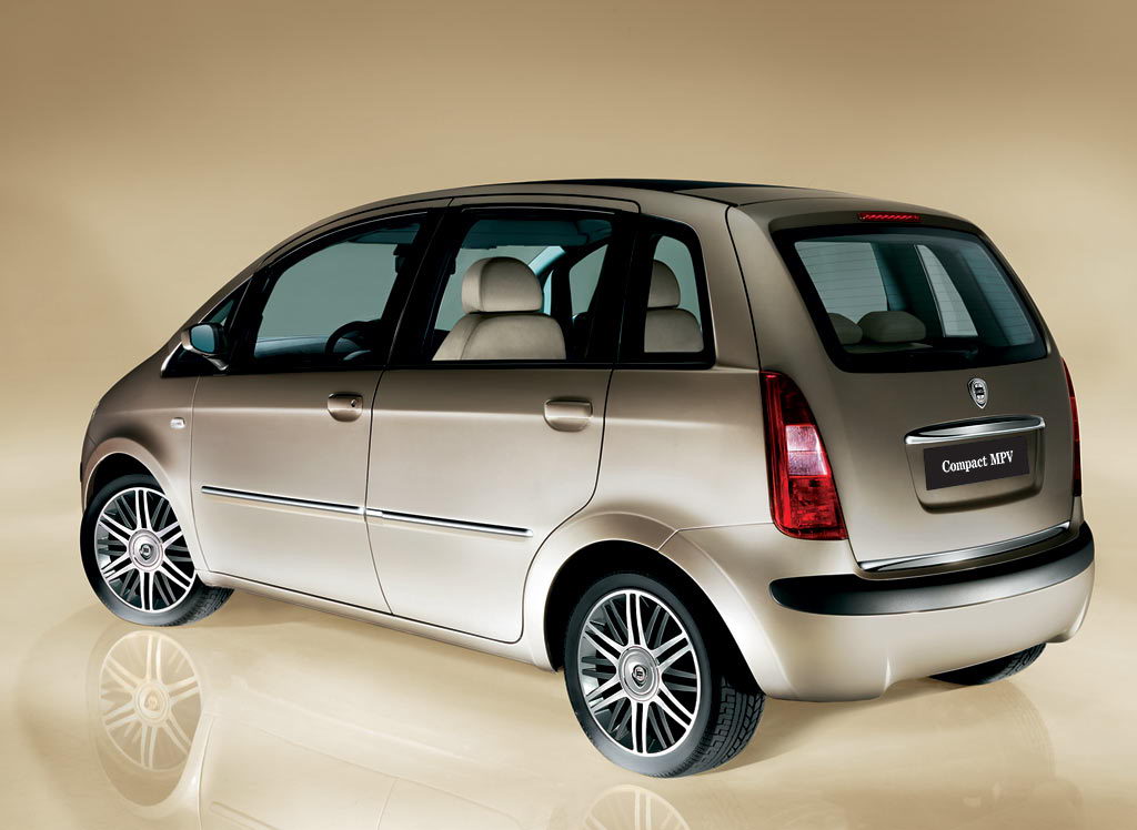 Lancia Musa 2004 004.jpg